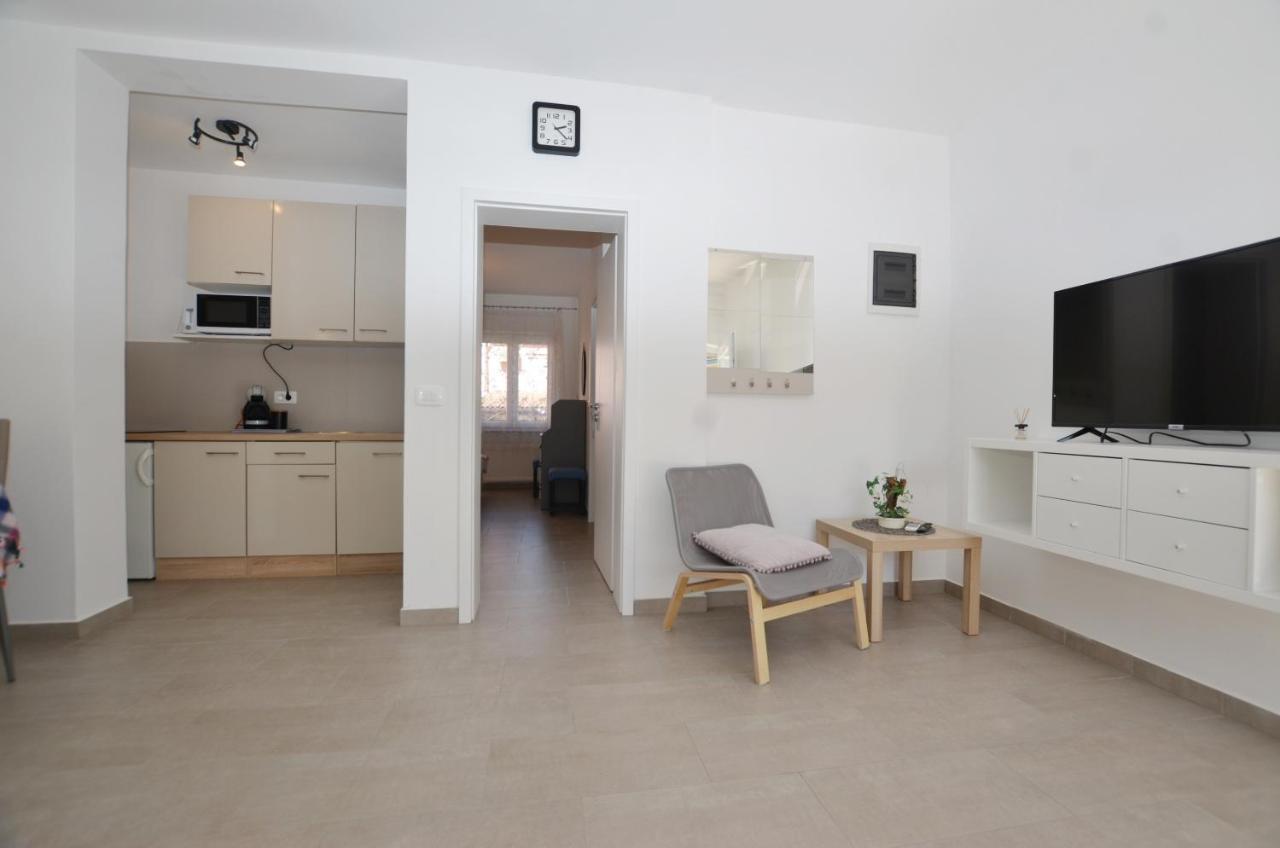 M&N Apartment Ровинь Экстерьер фото